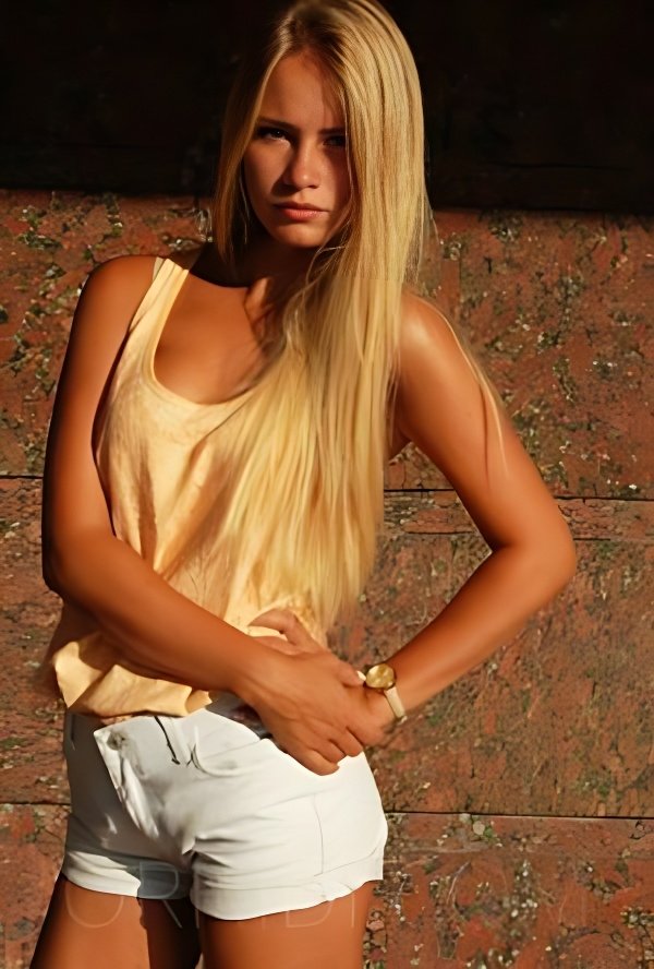 Meet Amazing Dina: Top Escort Girl - model photo Marla