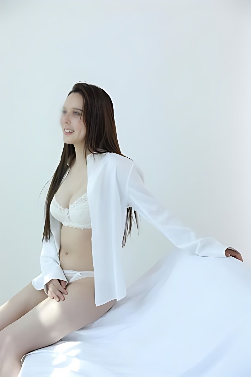 Знакомство с удивительной Yoyo Eng Feucht: Лучшая эскорт девушка - model photo Yuri