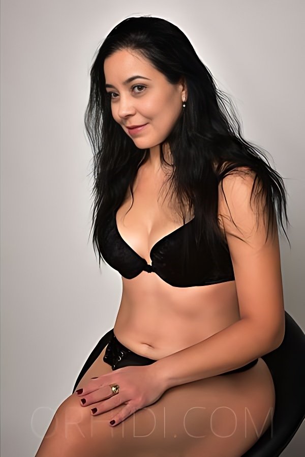 Conoce a la increíble Gabriela: la mejor escort - model preview photo 2 