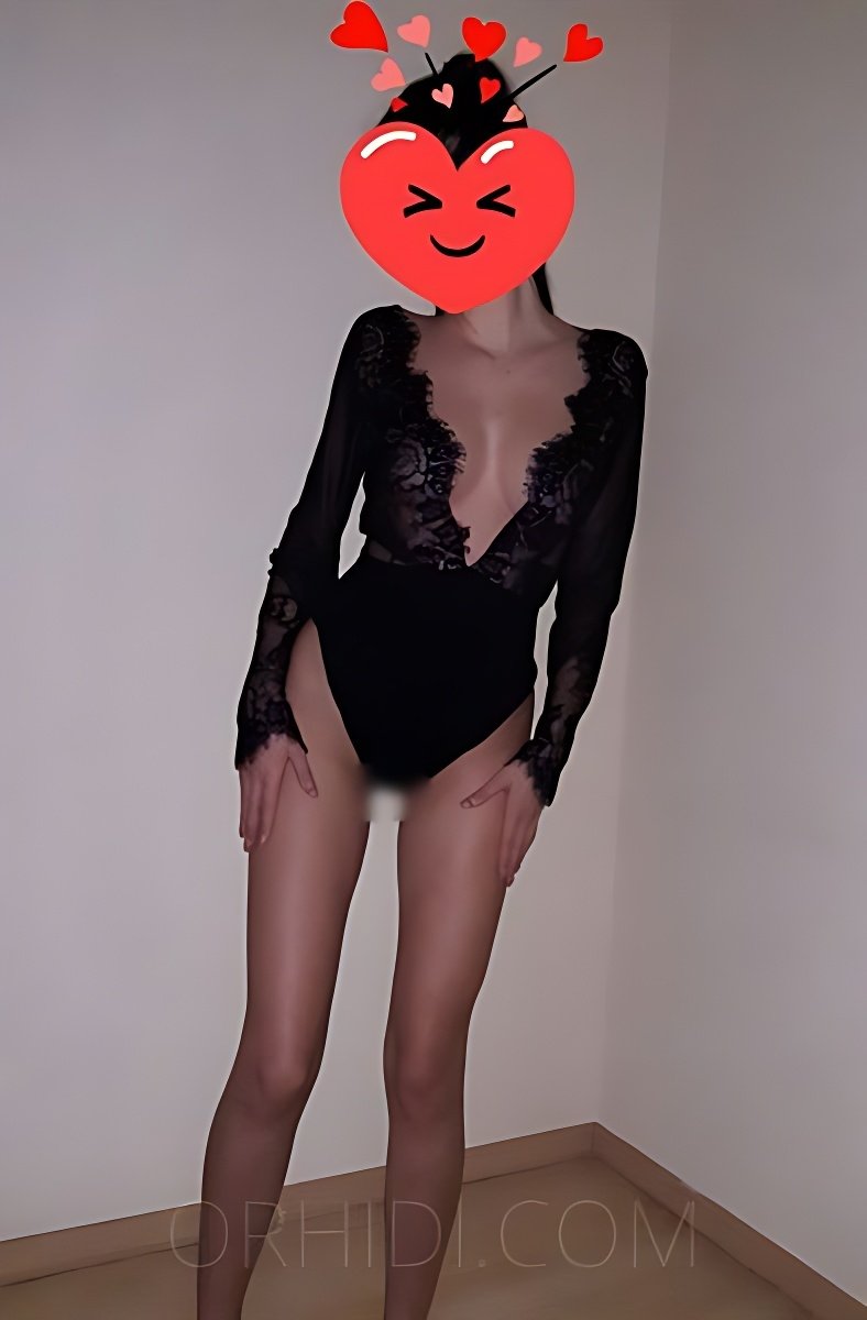 BDSM escort in Amiens - model photo Antonia