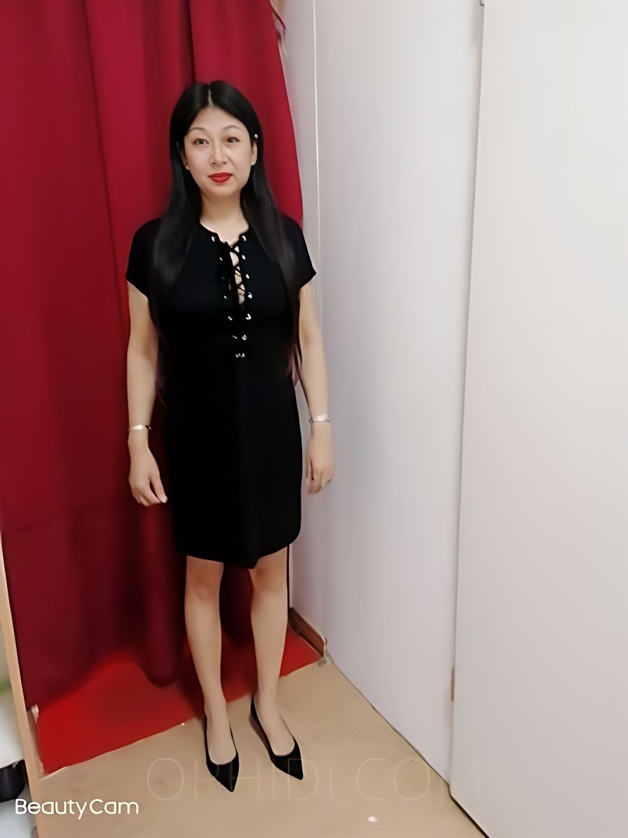 Treffen Sie Amazing Yoyo bei den Chinaladies: Top Eskorte Frau - model preview photo 1 