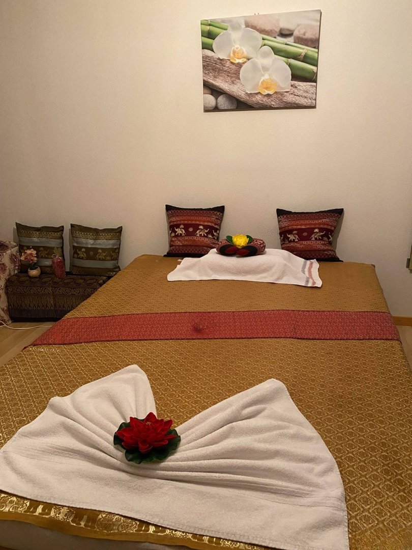 Treffen Sie Amazing Am Rheinfall Hong Thai Massage Relaxing Body And Foots Massage Kein Sex: Top Eskorte Frau - model preview photo 1 