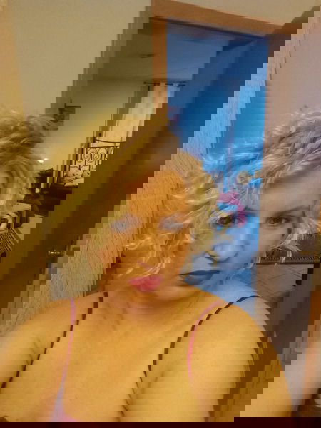 Luxus Altensteig Sex: Exklusive Escort-Dienstleistungen - model photo Iris