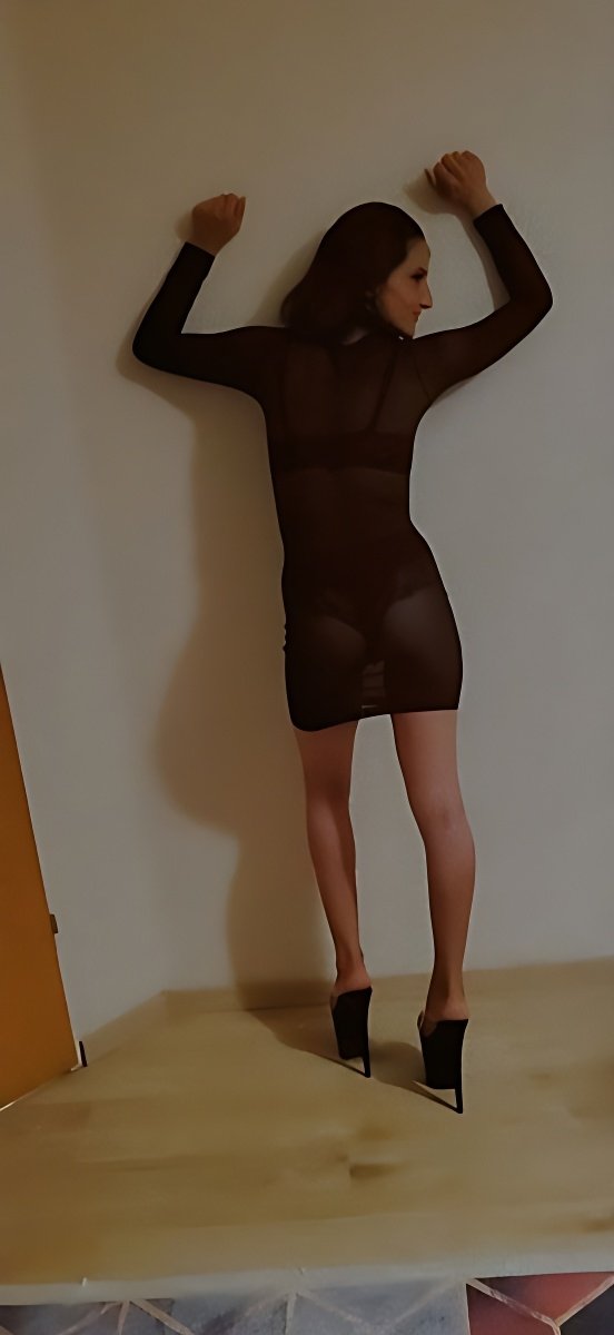 Treffen Sie Amazing Gaby51: Top Eskorte Frau - model preview photo 2 