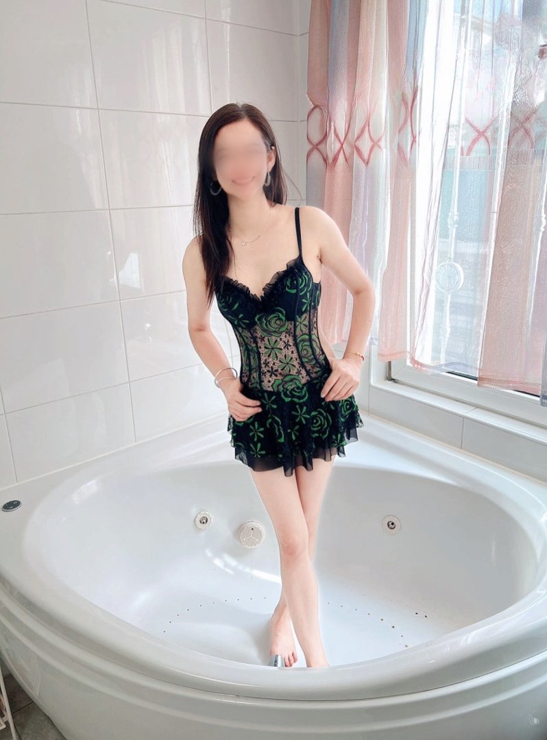 Bondage escort in Treuenbrietzen - model photo Neu Schlanke Sexy Asian Ganz Privat