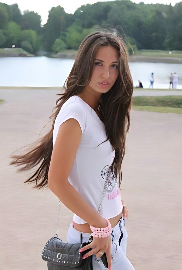 Treffen Sie Amazing Roksa: Top Eskorte Frau - model photo Bianca