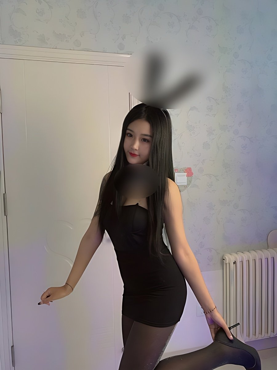 Find Escort Service in Neuss and Enjoy Time With Pretty Girls - model photo Koko Aus Japan