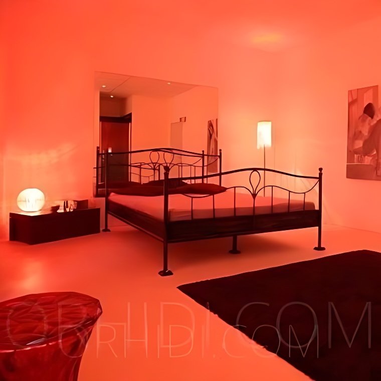 Best Flat for rent Models Are Waiting for You - place Club La Boum