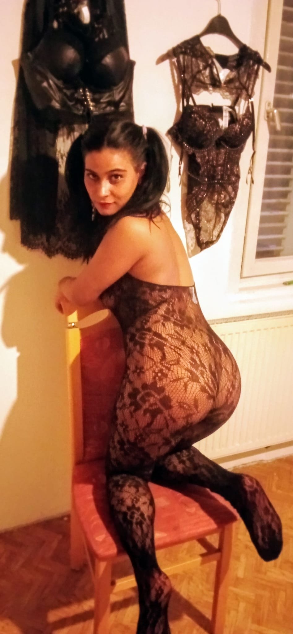 Best Bengali Escort in Cleves Near You - model photo Young Hot Viki