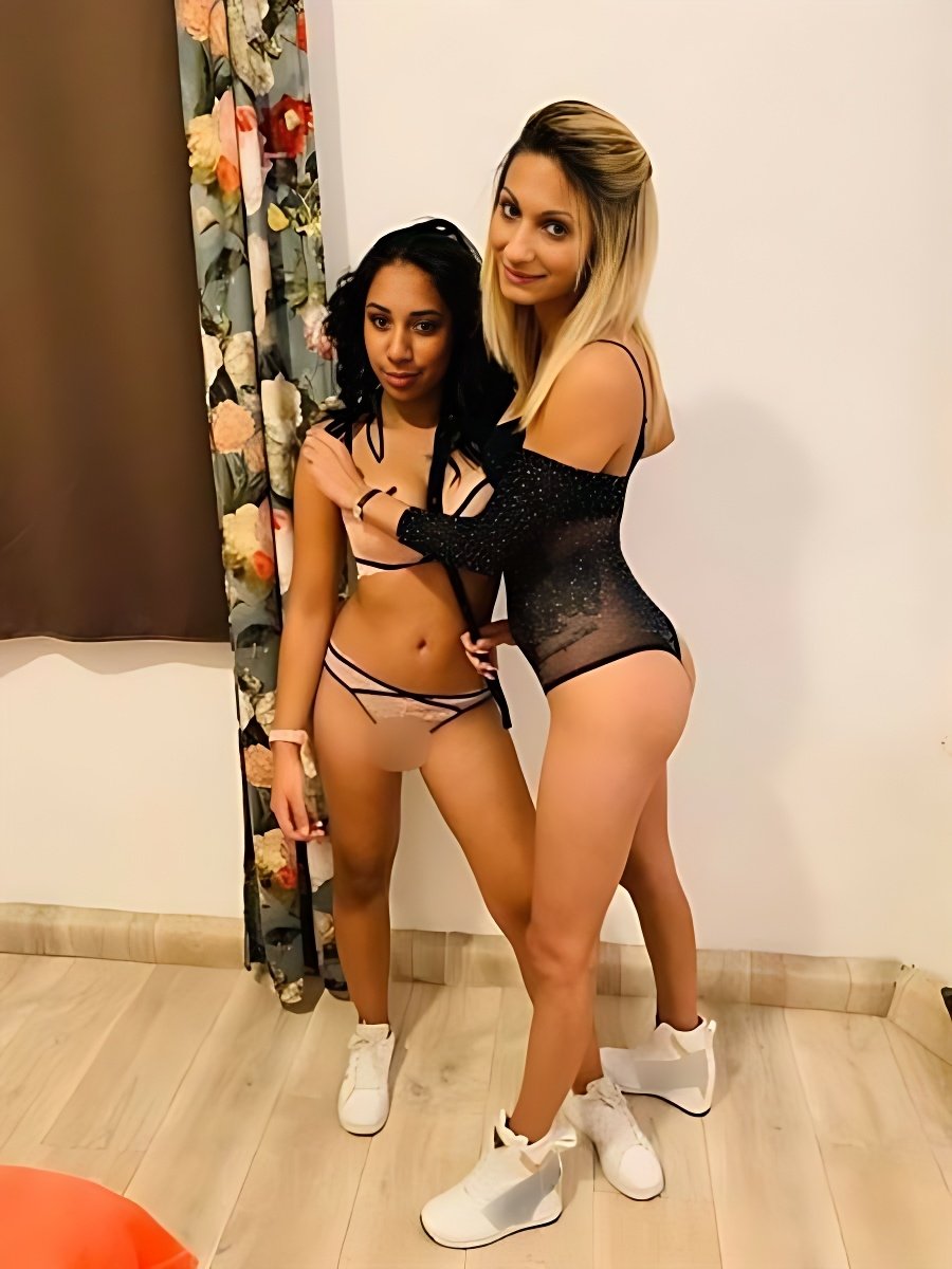 Los mejores modelos BDSM te están esperando - model photo Duo Sisi und Nicole