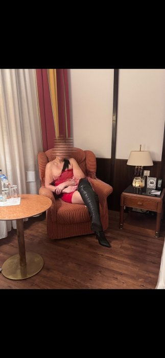 Verifizierte Escort-Nutten in Freienbach (Schwyz). - model photo Linda