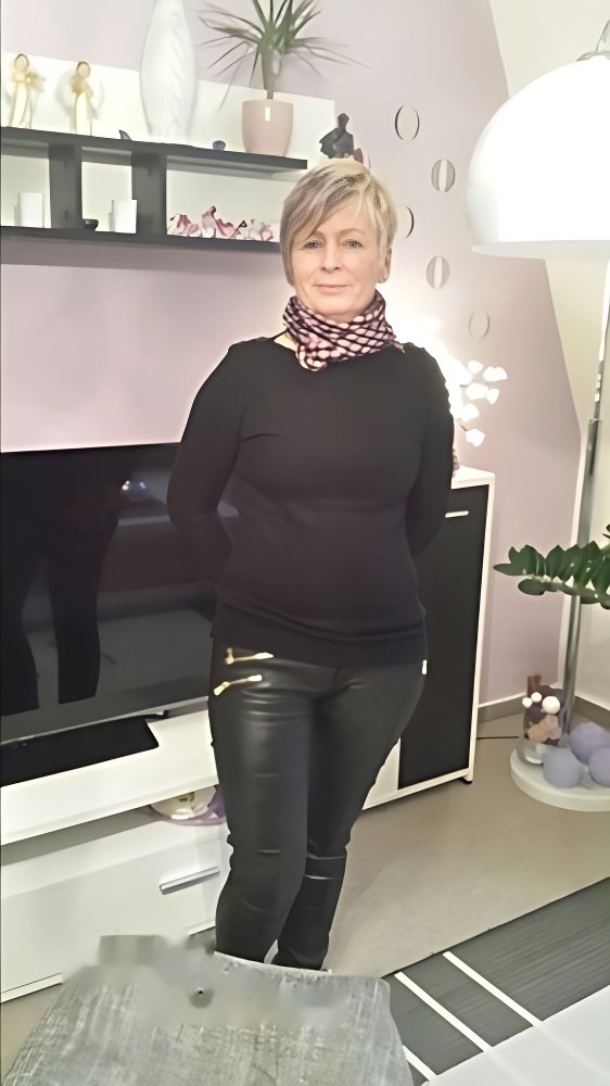 Top Lesbian escort in Lienz - model photo Marlenefuerdich
