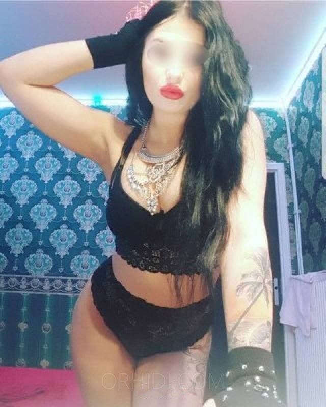 Fascinating Big tits escort in Doha - model photo Eva