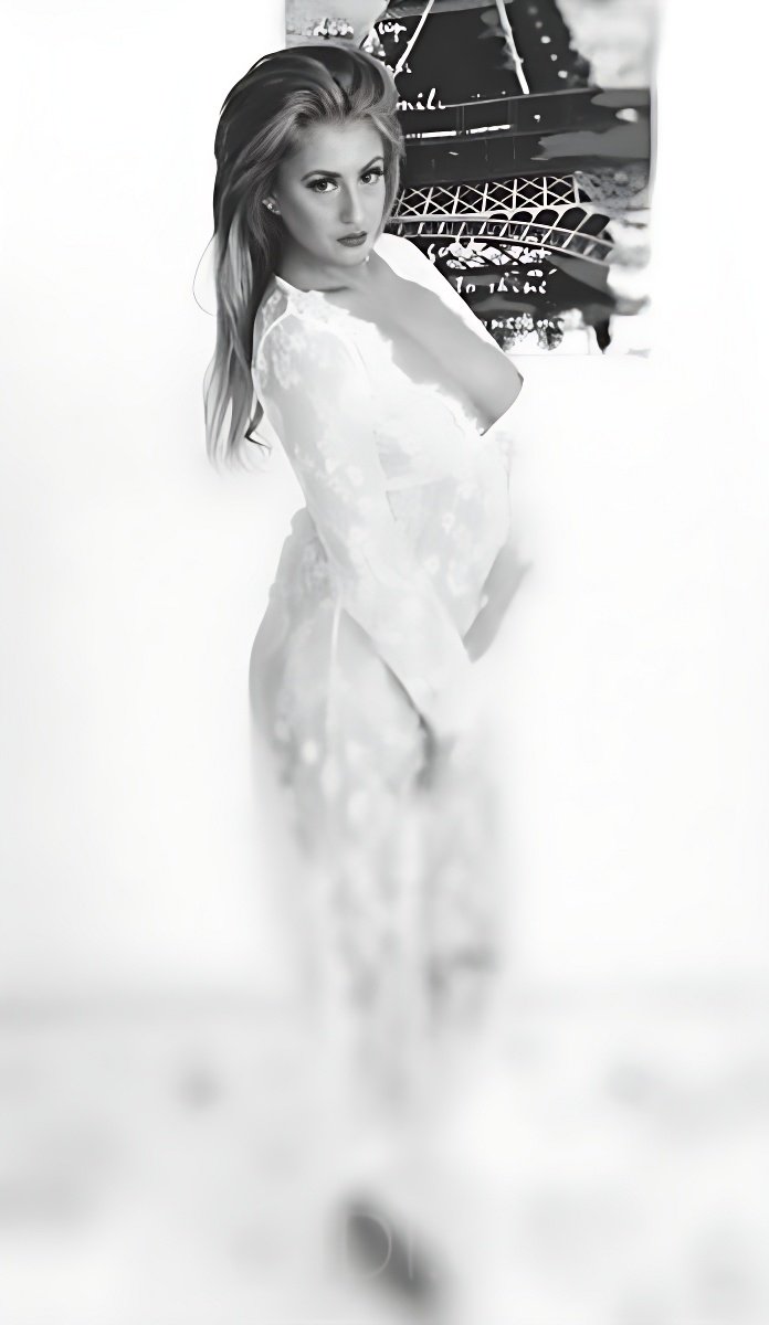 Meet Amazing INA DEUTSCHLAND: Top Escort Girl - model preview photo 1 