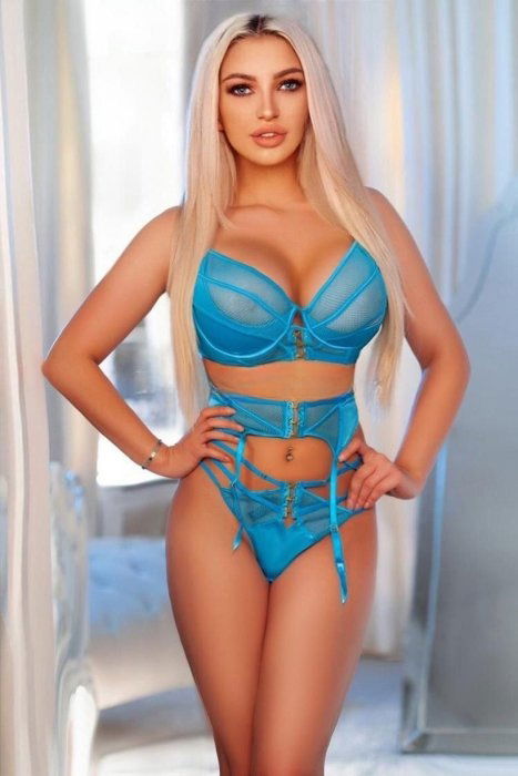 Verifizierte Escort-Huren in Mitte. - model photo Julia