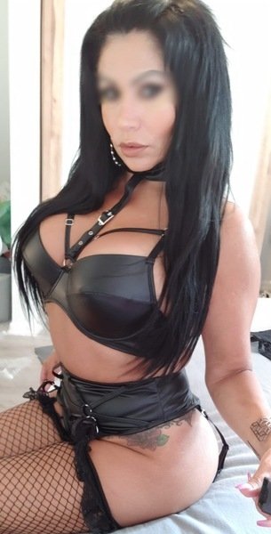 ЭСКОРТ В Гросенкнетен - model photo Hot Latina Kiara