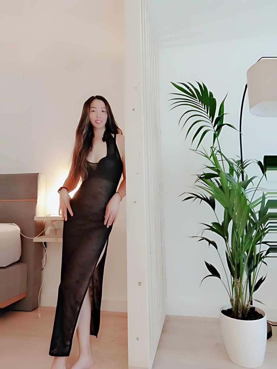 Treffen Sie Amazing Coco Neu: Top Eskorte Frau - model preview photo 1 