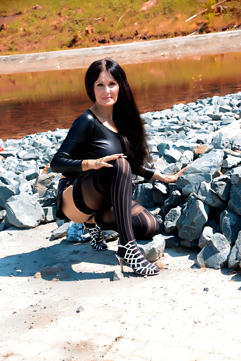 Meet Amazing Nicole 05: Top Escort Girl - model photo Komm Lass Dich Mlken