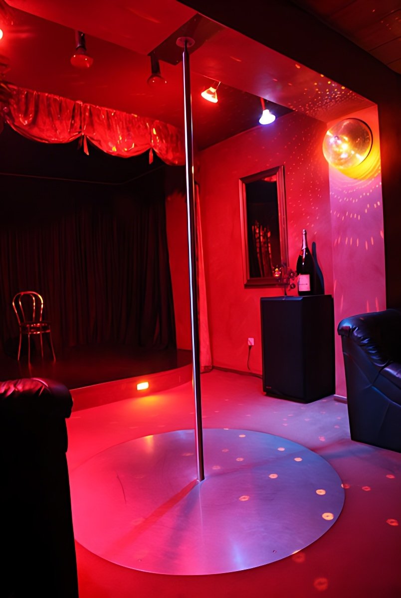 Top Nightclubs in Erfurt - place Extra Cabaret