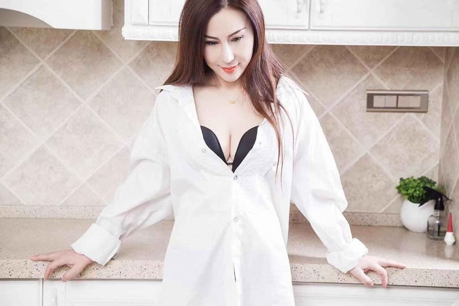 Meet Amazing Wet Carla: Top Escort Girl - model photo Tian