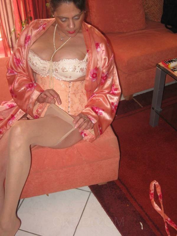 Fascinating BDSM escort in Cebu City - model photo Lady Medea