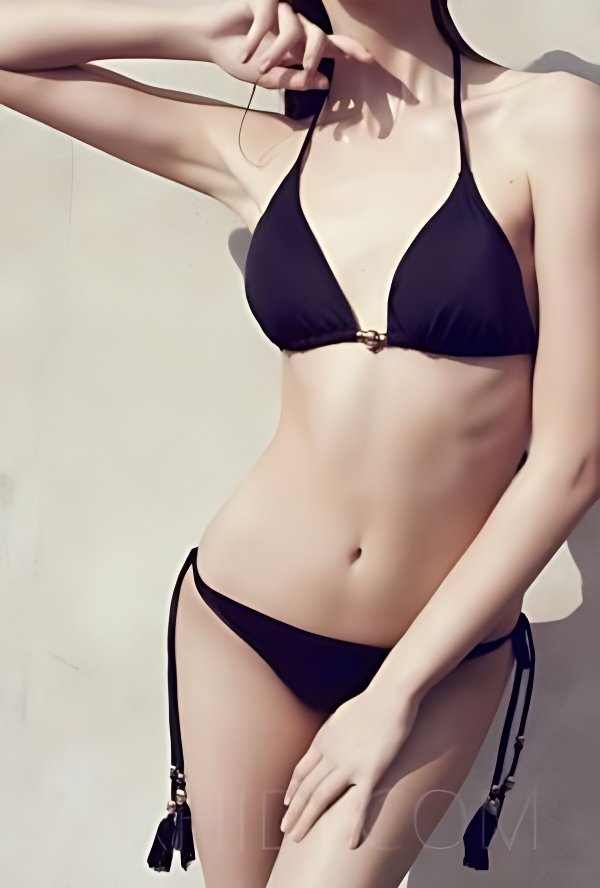 Conoce a la increíble Annuska: la mejor escort - model preview photo 2 