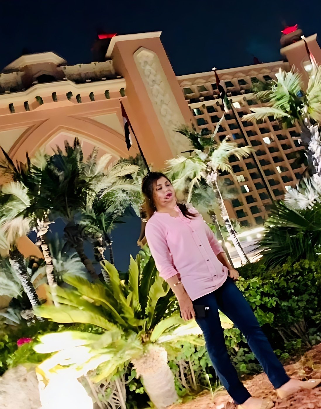 ESKORTE IN Dubai - model photo Arzo Khan
