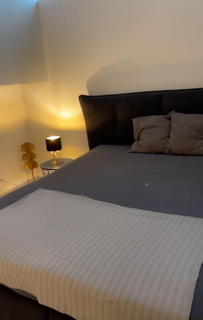 Verifizierte Escort-Nutten in Olten (Solothurn). - model photo Zimmer Im Zuerich Hoengg