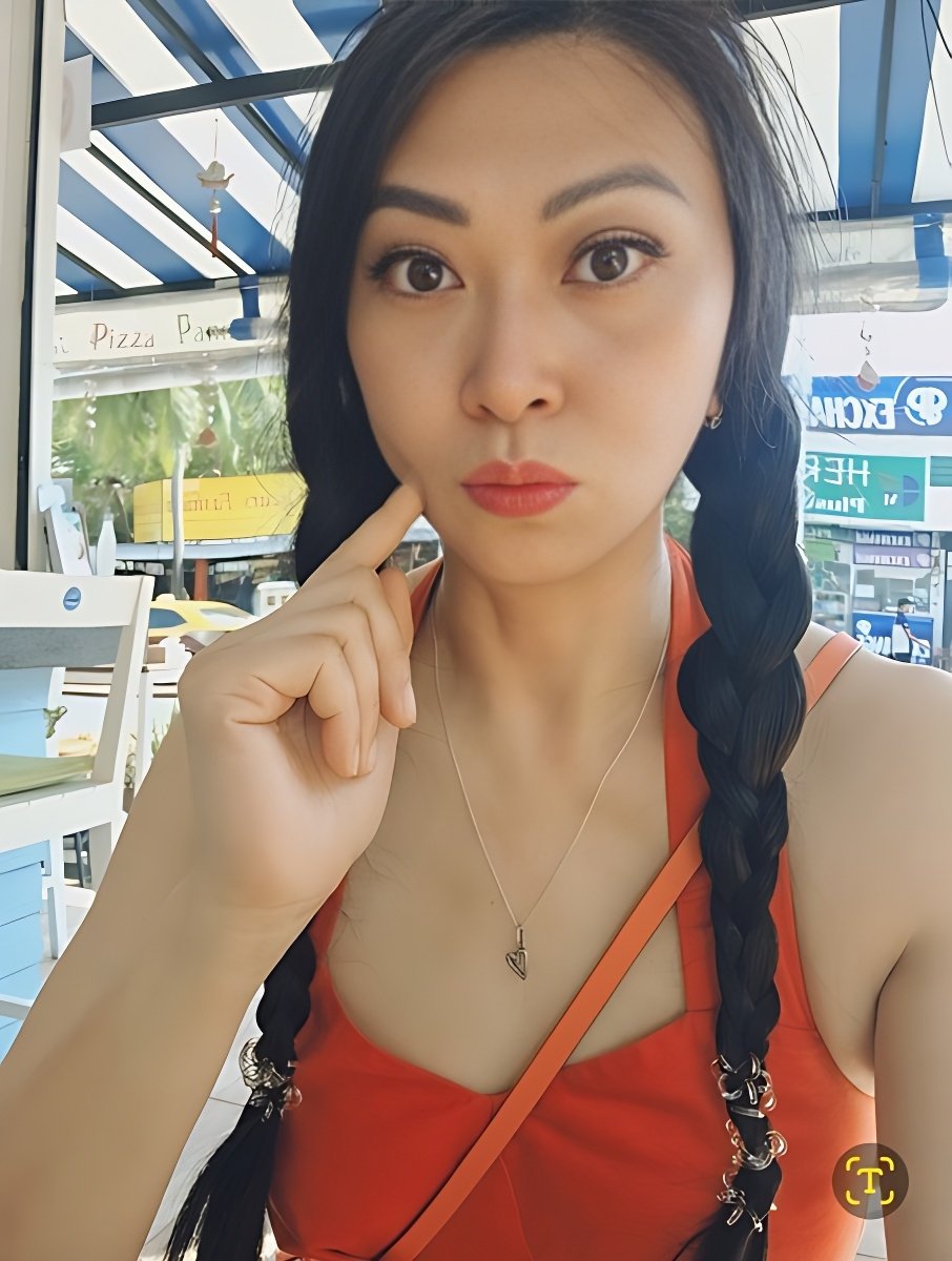 Treffen Sie Amazing Asia Girl 18 Fangfang: Top Eskorte Frau - model preview photo 1 
