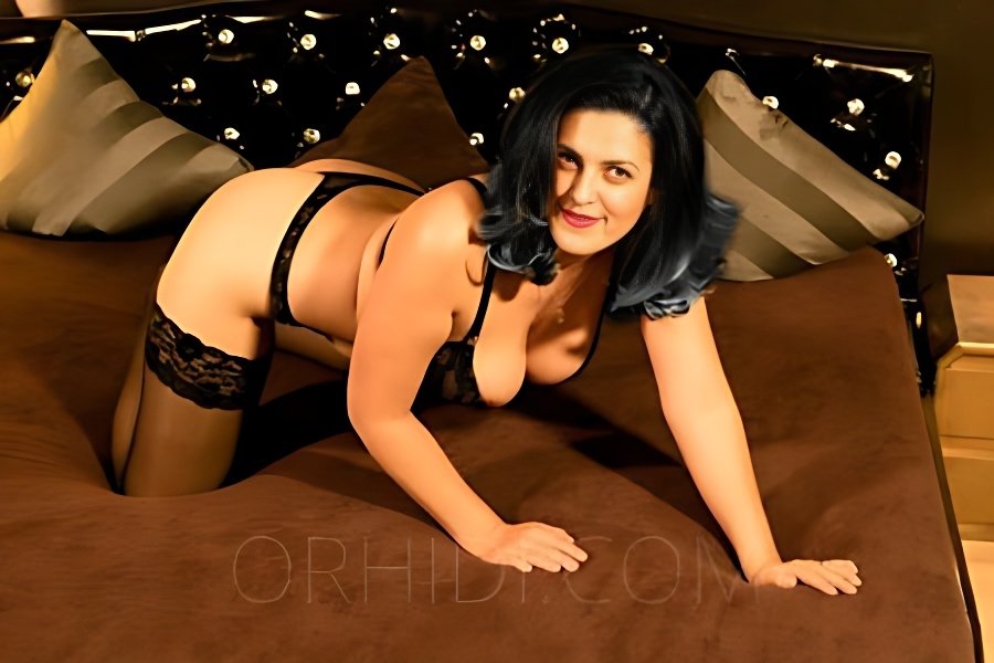 Conoce a la increíble Monica: la mejor escort - model preview photo 1 