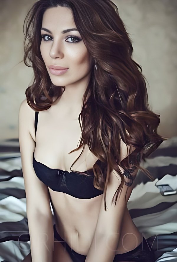 Treffen Sie Amazing Adriana: Top Eskorte Frau - model photo Victoria