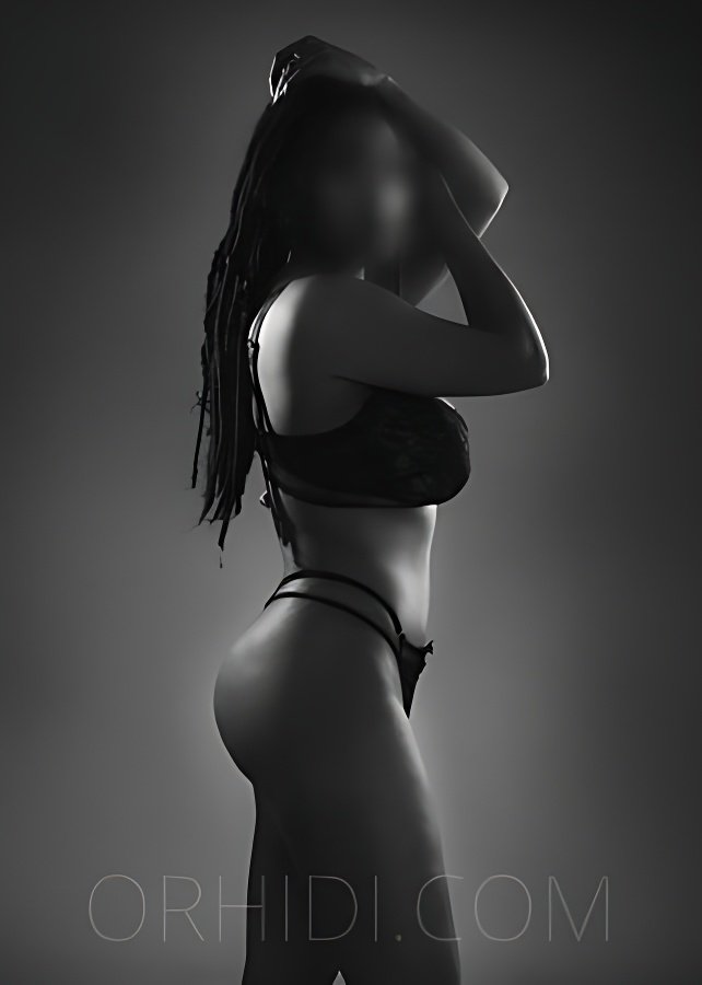 Conoce a la increíble Thalia: la mejor escort - model preview photo 2 