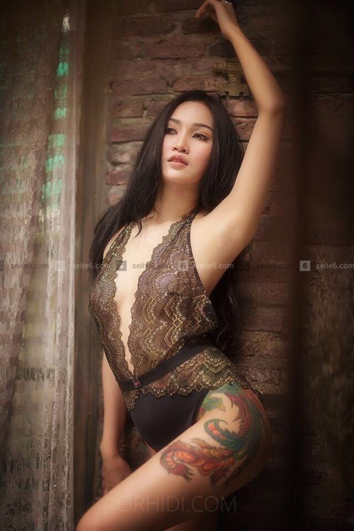 Знакомство с удивительной Thai Lucky: Лучшая эскорт девушка - model preview photo 2 