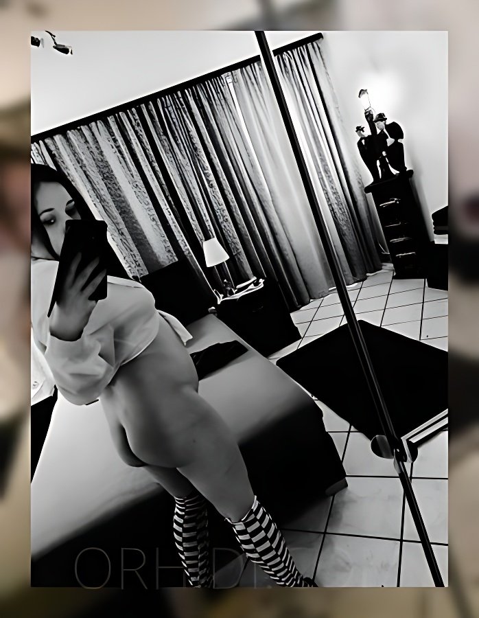 Знакомство с удивительной Intimbehaarte Kim - Privat & Diskret: Лучшая эскорт девушка - model preview photo 0 