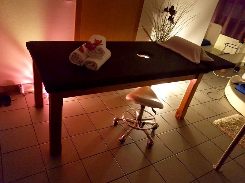 Einrichtungen IN Regensburg - place Neue Massageliege im Tantra Deluxe