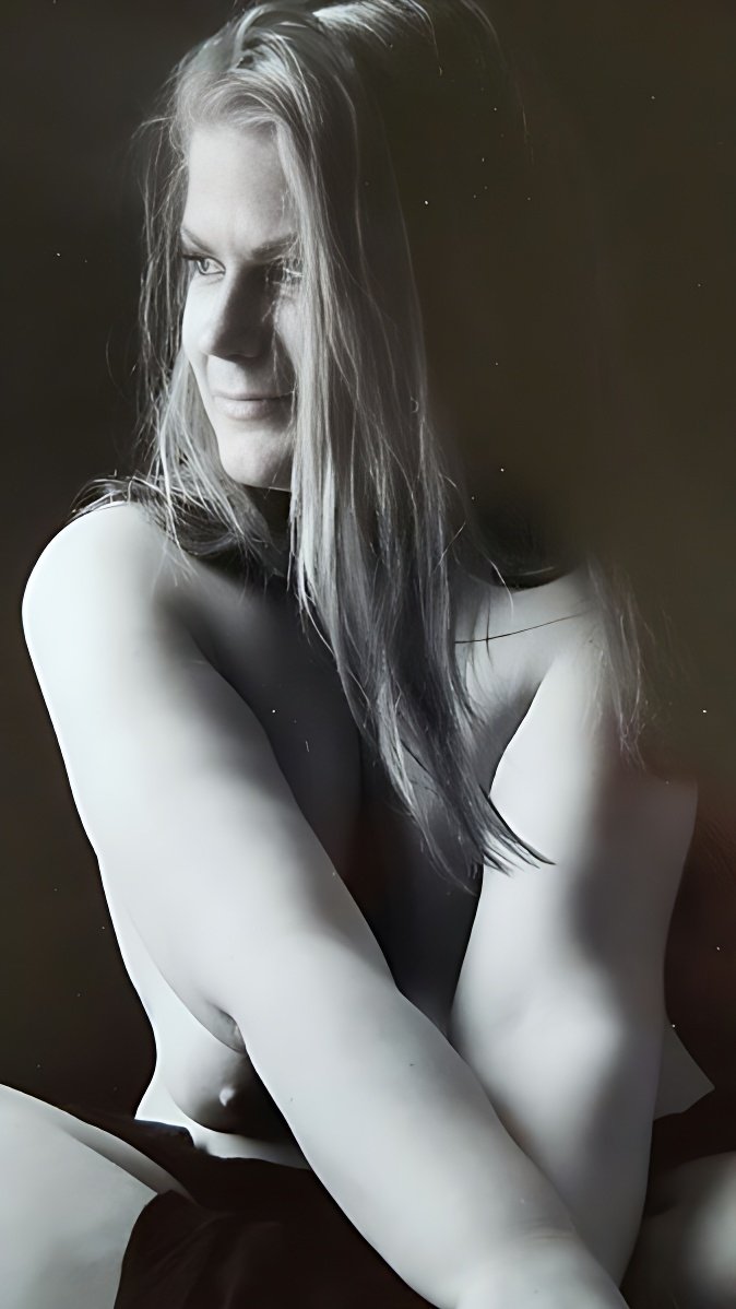 Meet Amazing Lauren002: Top Escort Girl - model photo Deutsche Alexa Topmassage