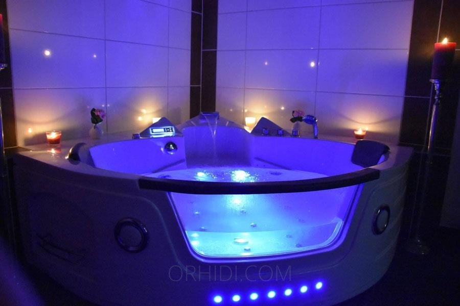 Bester WHIRLPOOLZIMMER IM WELLNESS PARADIES in Hannover - place photo 3