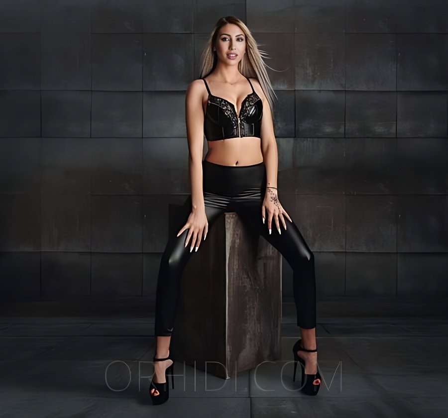 Treffen Sie Amazing Sofia: Top Eskorte Frau - model preview photo 1 