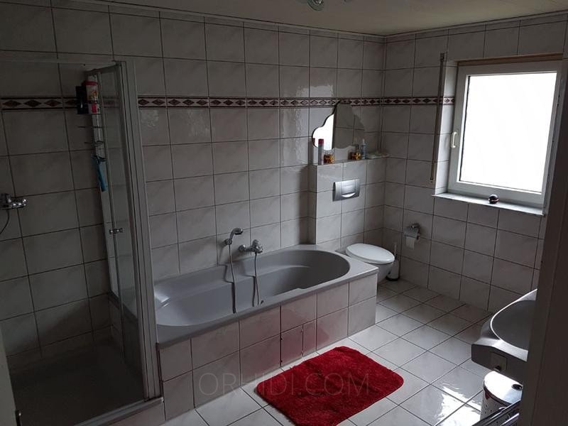 Bester Wegen Auswanderung exklusive 143 qm Wohnung abzugeben! in Mainz - place photo 1