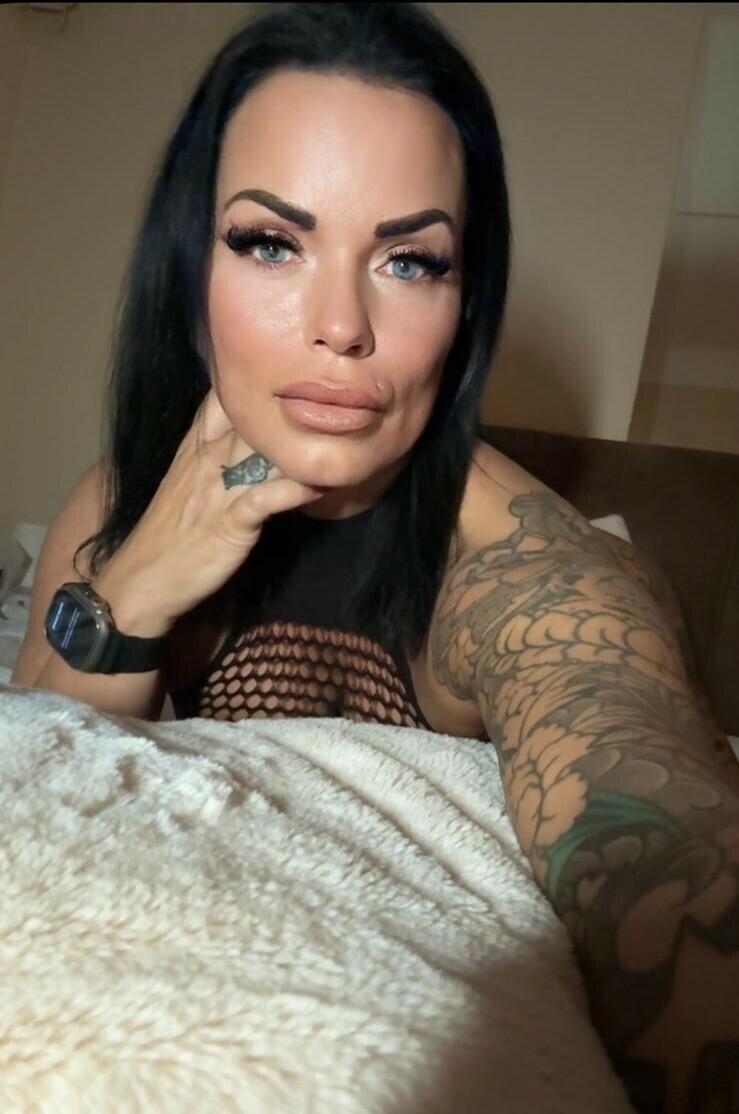 Hijab Escort  (Huren, Nutten) in Klagenfurt am W?rthersee, K?rnten. - model photo Heidi