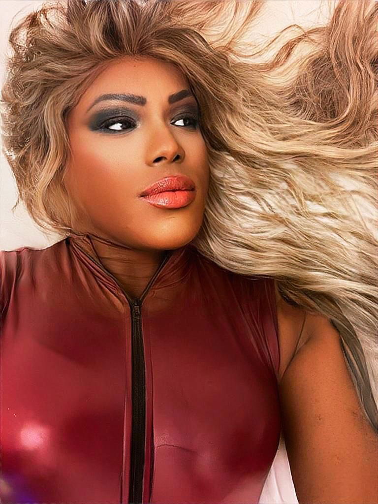 Faszinierende Crossdresser Escort in Stockholm - model photo Mistress Donatella1