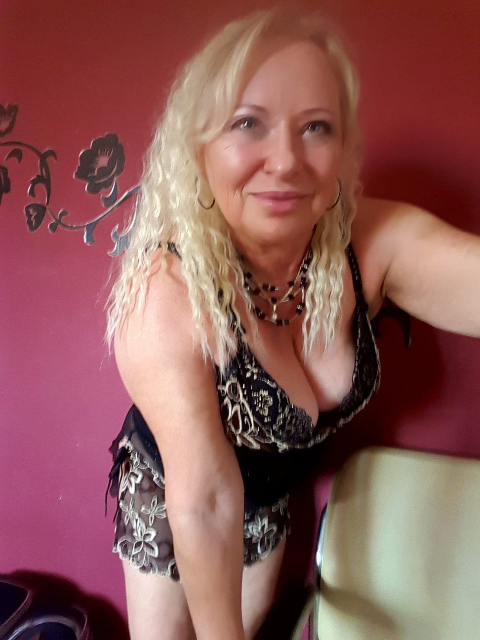 Find Escort Service in Aurich and Enjoy Time With Pretty Girls - model photo Ewa101