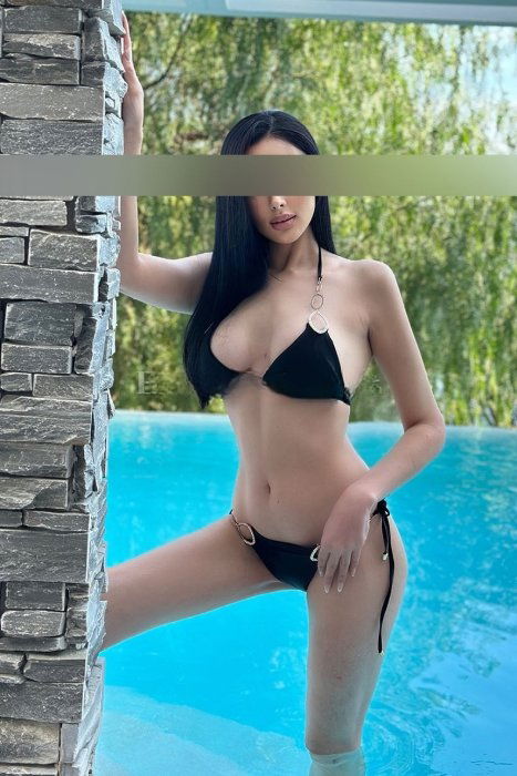 Sara ? - model main photo 2