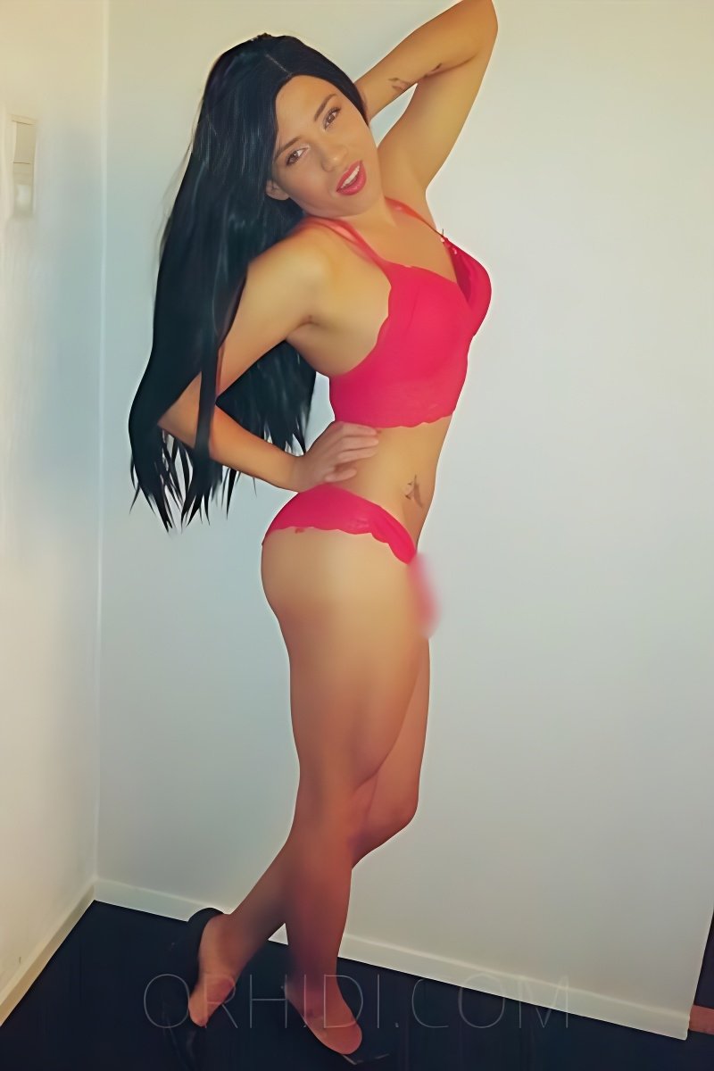 Spanking Escort in Aussig - model photo TS Valentina Latina 21j