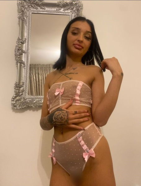 Pornstar Escort  (Huren, Nutten) in Bremen, Bremen. - model photo Mia Lamour Suite