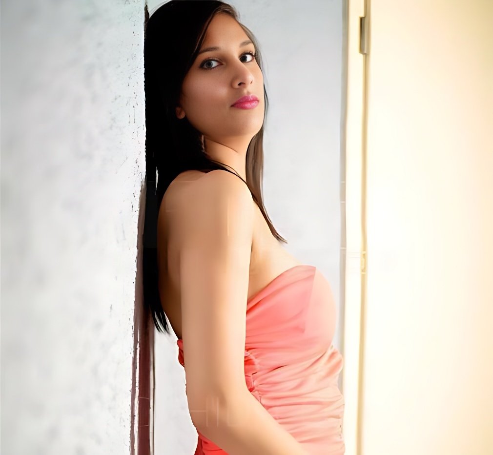 Meet Amazing Lusy: Top Escort Girl - model preview photo 2 
