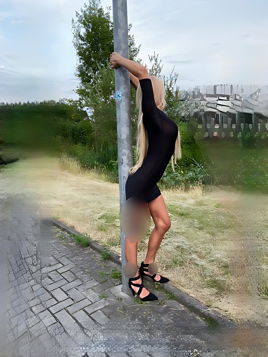 Fascinating Big tits escort in Talin - model photo Claudia Haus Und Hotelbesuche
