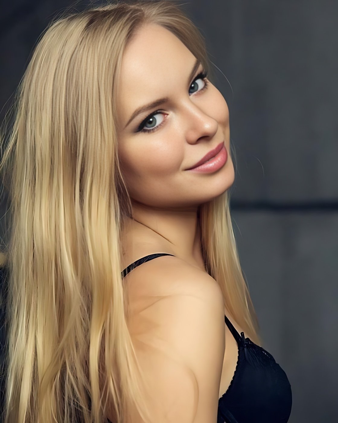 Treffen Sie Amazing DanielVIP: Top Eskorte Frau - model photo Ruby