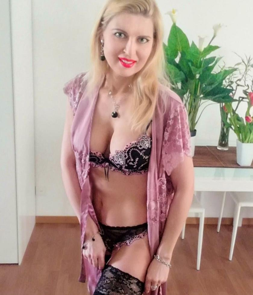 Treffen Sie Amazing Ich Stille Dein Verlangen Mit Erotischen Massagen Aller Art: Top Eskorte Frau - model photo Traummassage