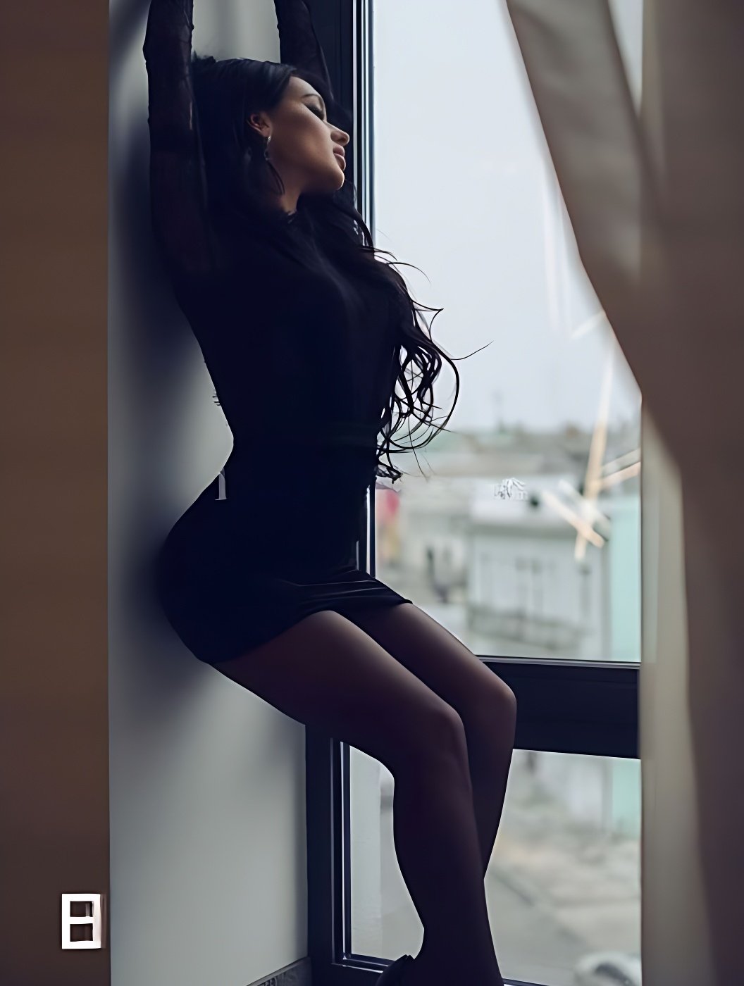 Mistress escort in Zandvoort - model photo Roberta Hot Escort